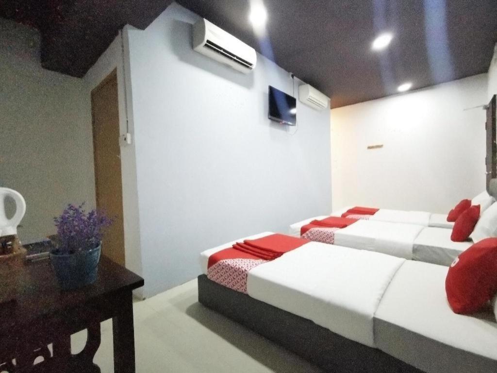 Oyo 89398 Doorbellz Hotel Kota Kinabalu Exterior photo