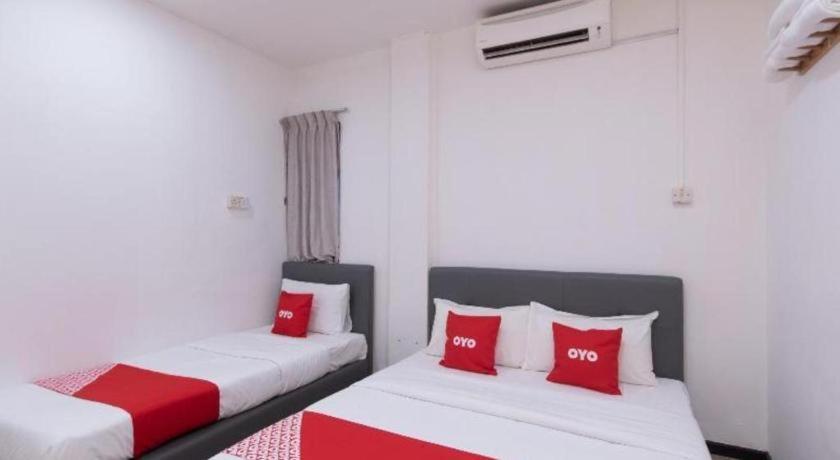 Oyo 89398 Doorbellz Hotel Kota Kinabalu Exterior photo