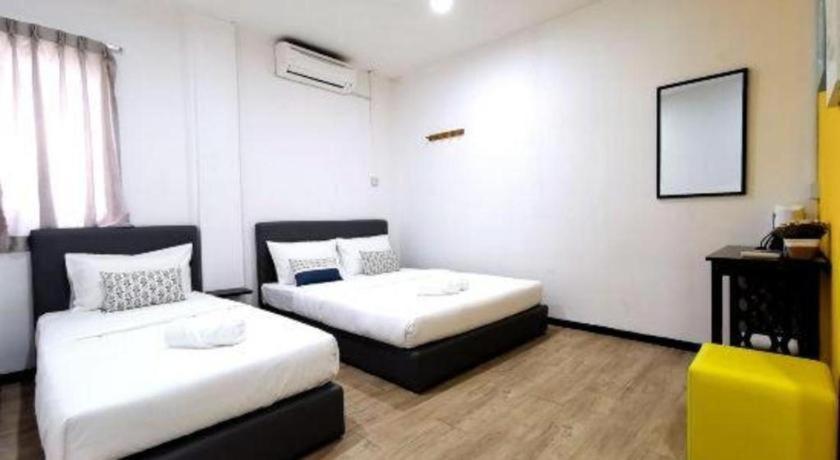 Oyo 89398 Doorbellz Hotel Kota Kinabalu Exterior photo