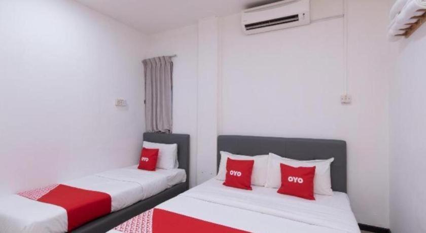Oyo 89398 Doorbellz Hotel Kota Kinabalu Exterior photo