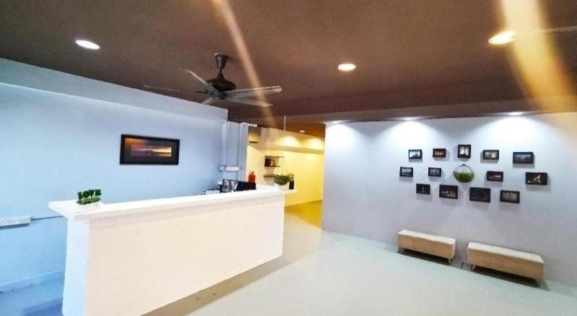 Oyo 89398 Doorbellz Hotel Kota Kinabalu Exterior photo