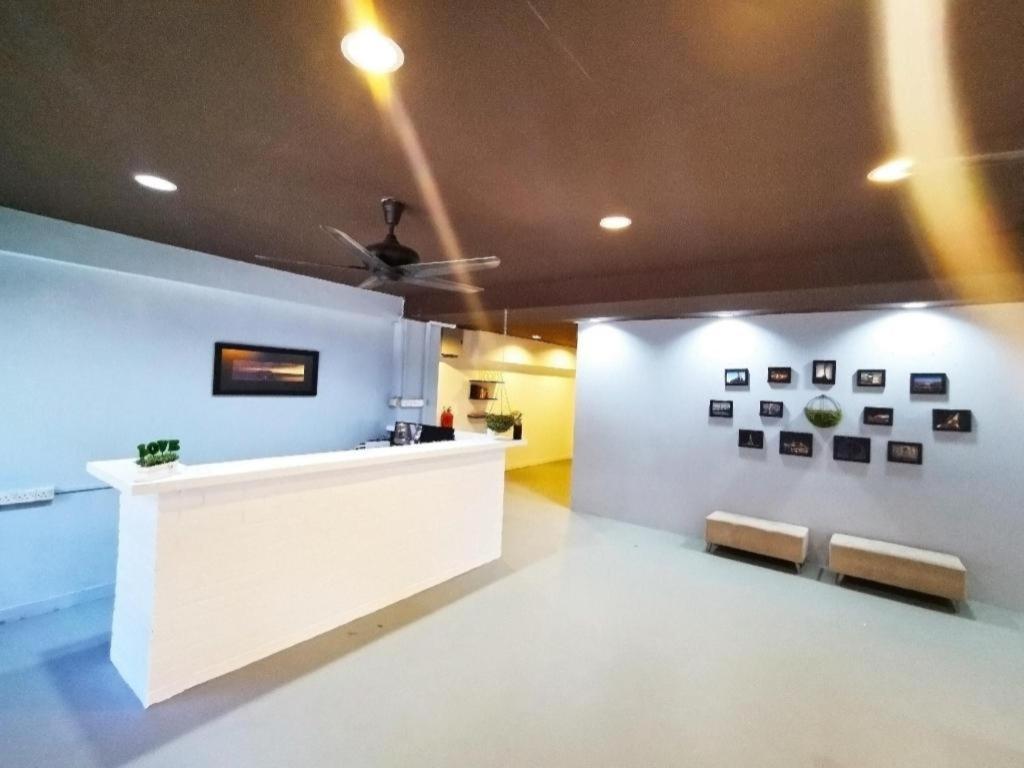 Oyo 89398 Doorbellz Hotel Kota Kinabalu Exterior photo