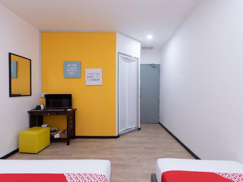 Oyo 89398 Doorbellz Hotel Kota Kinabalu Exterior photo